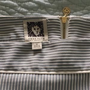 Anne Klein pencil skirt gray/white stripe size 10